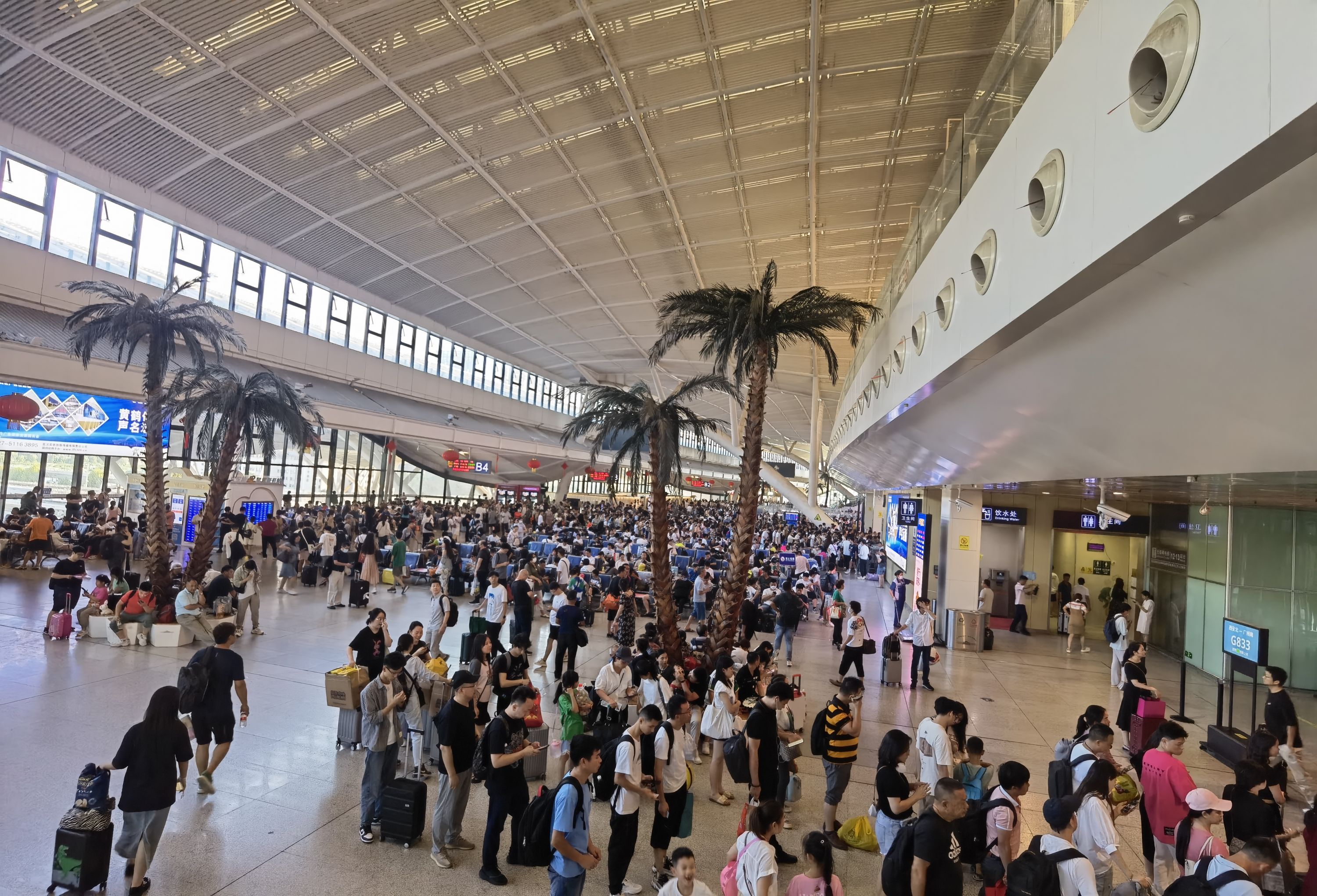 全球观天下|创历史新高！武铁单日发送旅客71万人次