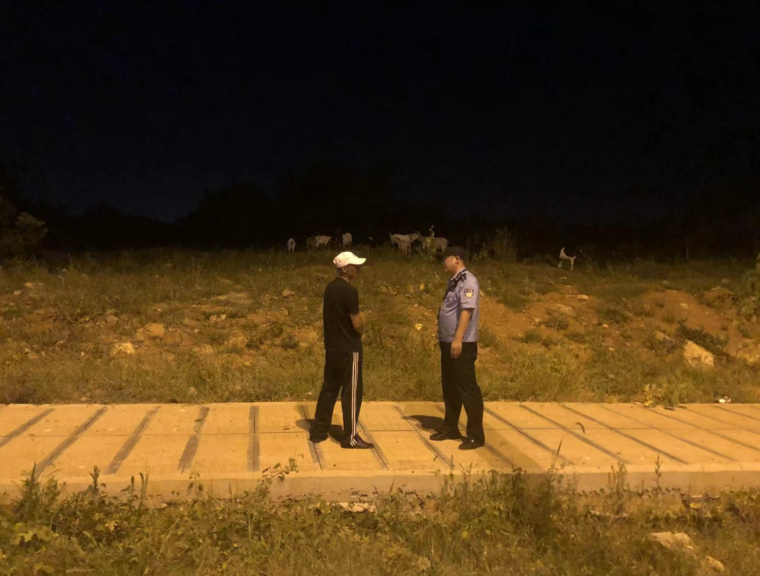 新闻早报：深夜集体出逃，武汉警方紧急截停！