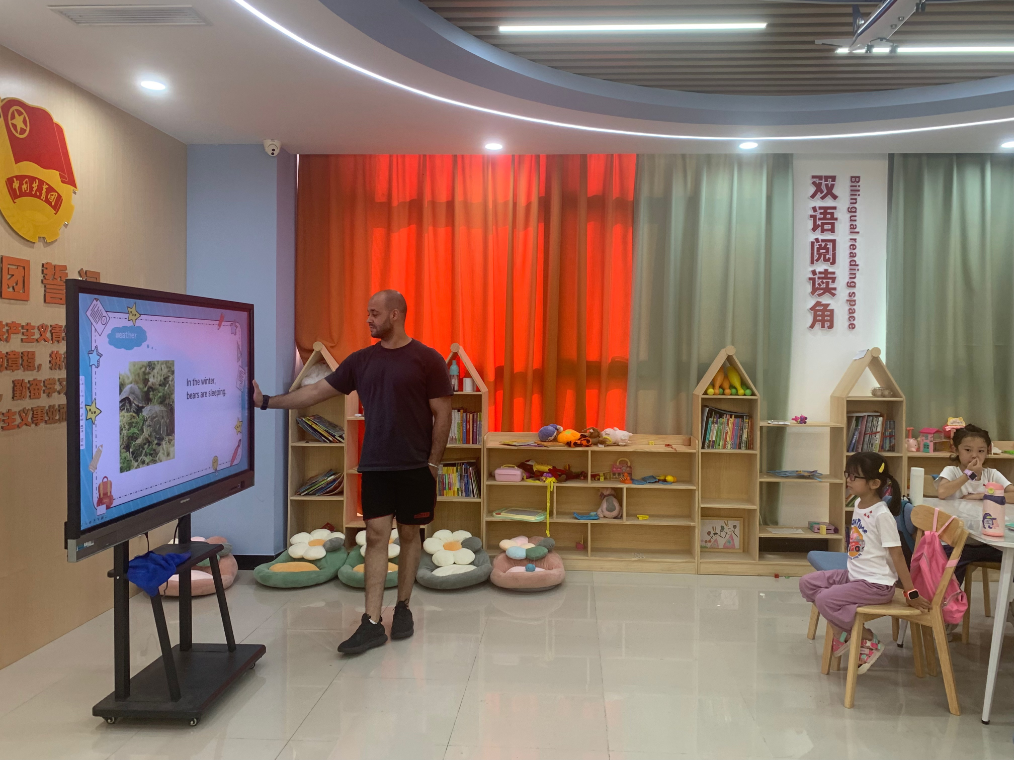 本地头条：vr航空科技展、水上乐园、外教双语阅读角……这家社区为孩子拼暑假