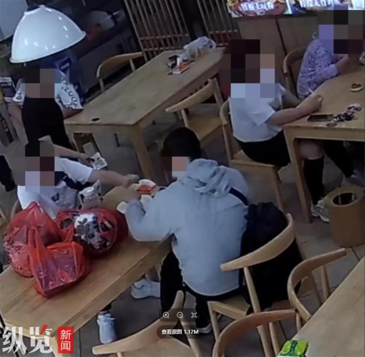 店主送大学生榨菜遭邻桌顾客投诉?胡搅蛮缠的投诉是一种“病”