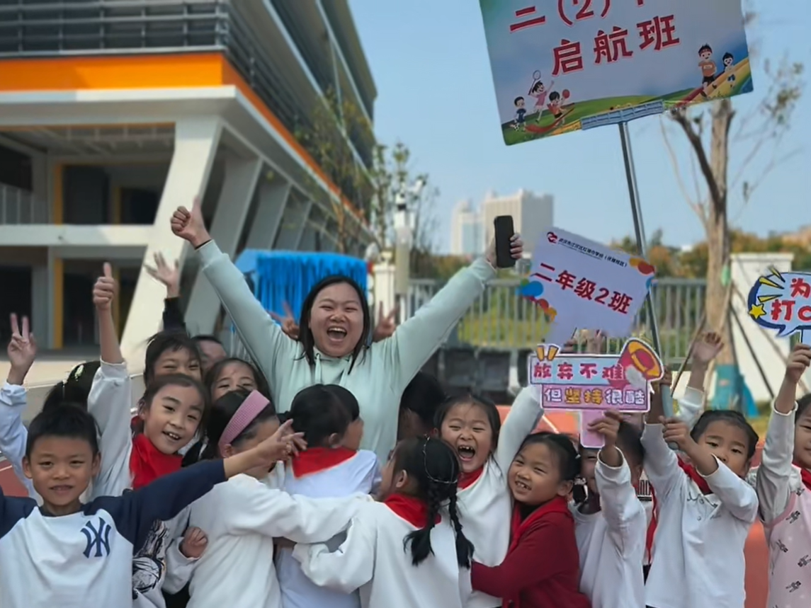 家门口建了新学校，上学只用步行5分钟