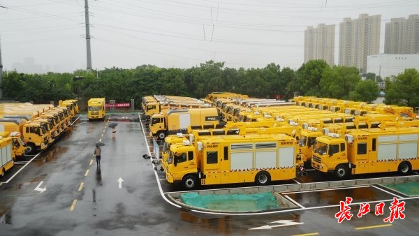 72台新型“龙吸水”待命，它每小时可抽排积水5000立方米