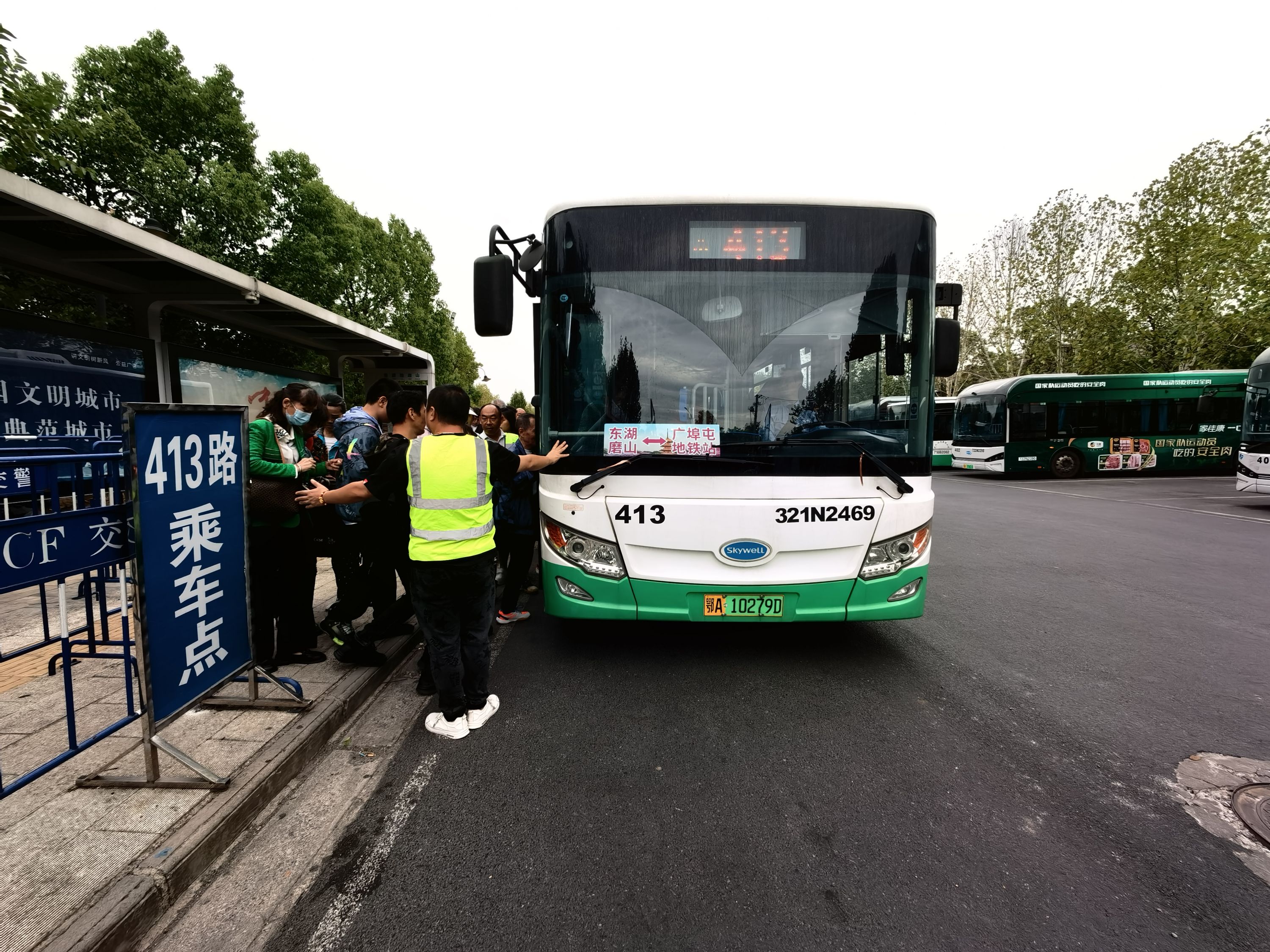 “武网”定制公交专线开通，增开景区到地铁站的区间车