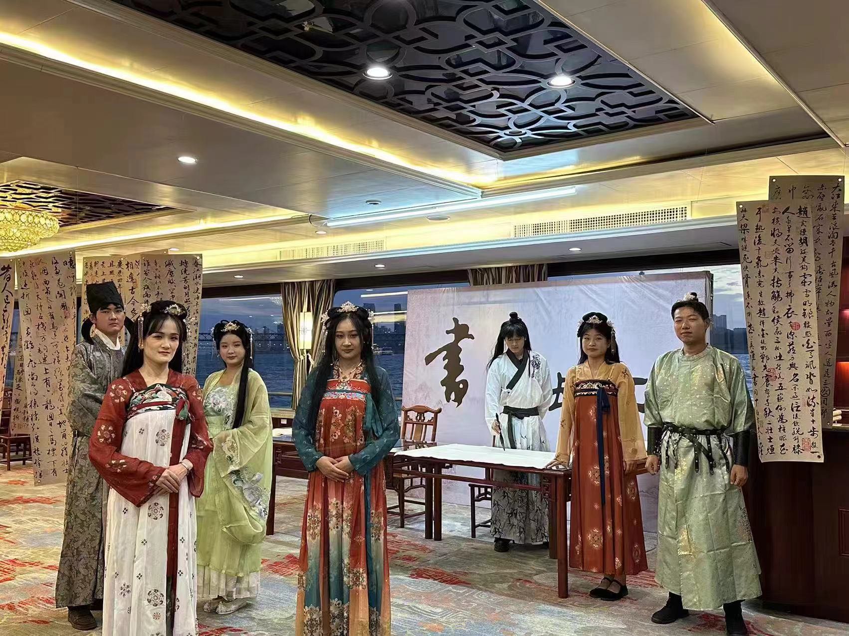 听音乐、对诗词、看表演，国庆假期两江游览精彩乐不停
