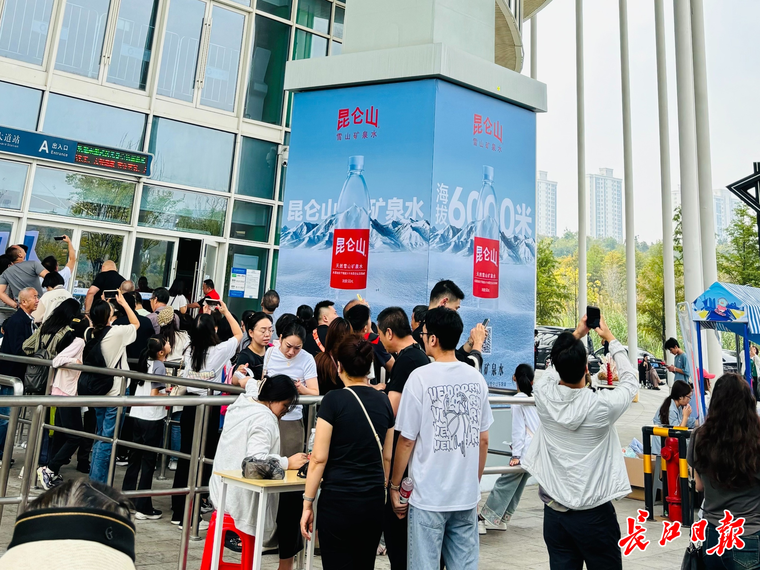 空轨日均客流量1.5万人！国庆假期遇上武网 光谷成武汉旅游新高地