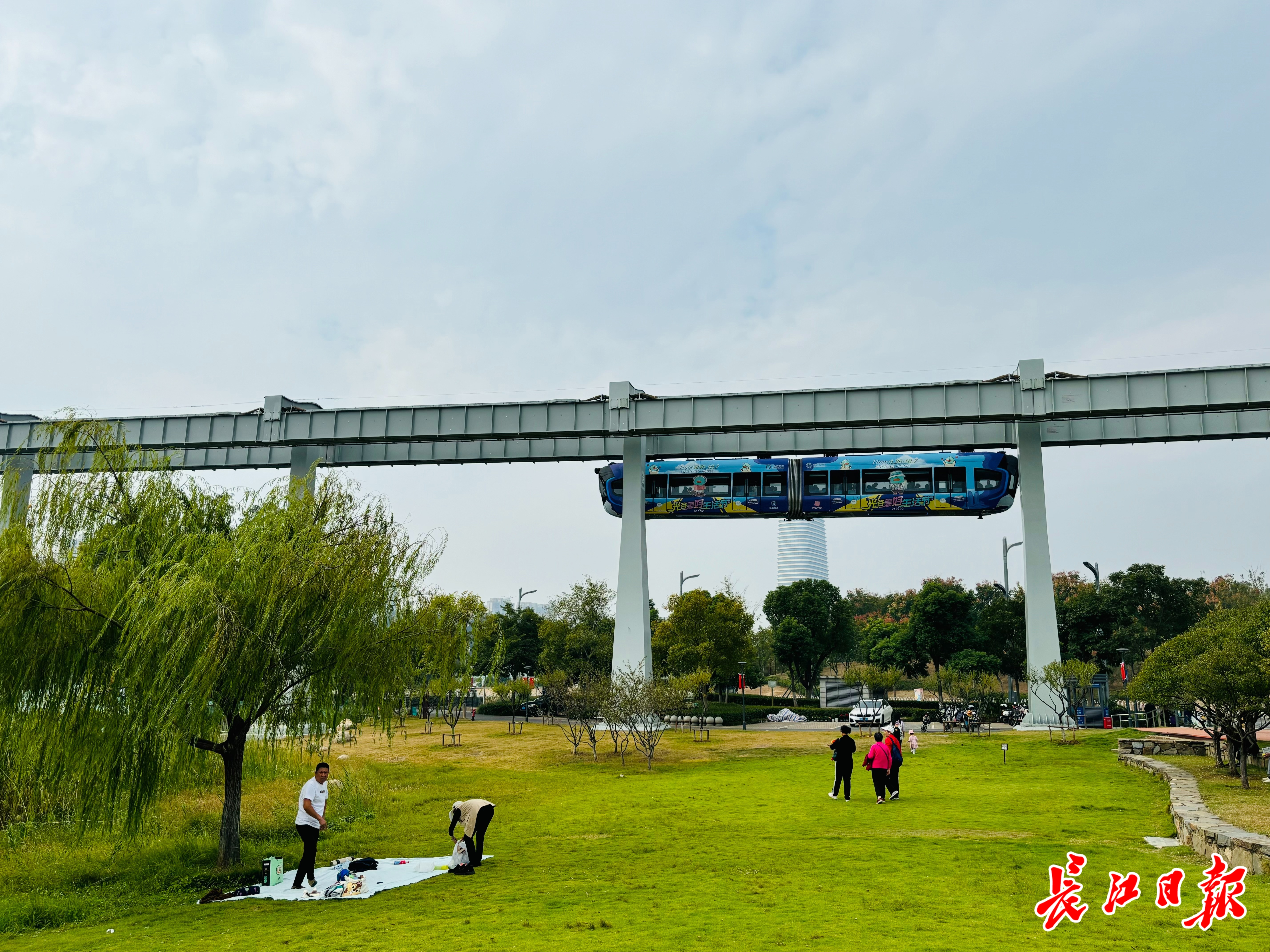 空轨日均客流量1.5万人！国庆假期遇上武网 光谷成武汉旅游新高地