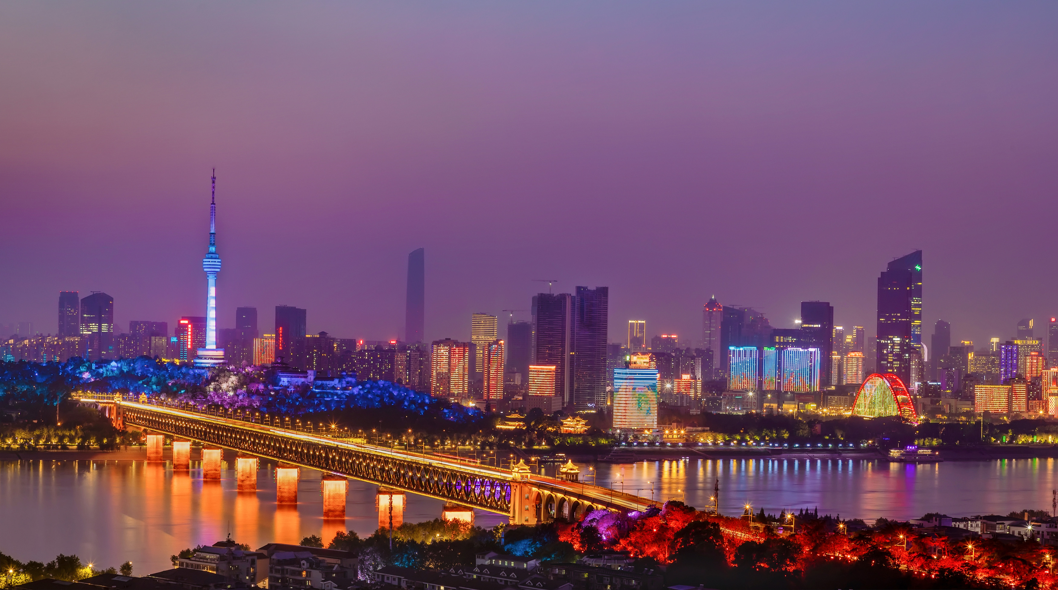 生日快乐！武汉长江大桥67岁了，全国游客解锁“游桥”新方式