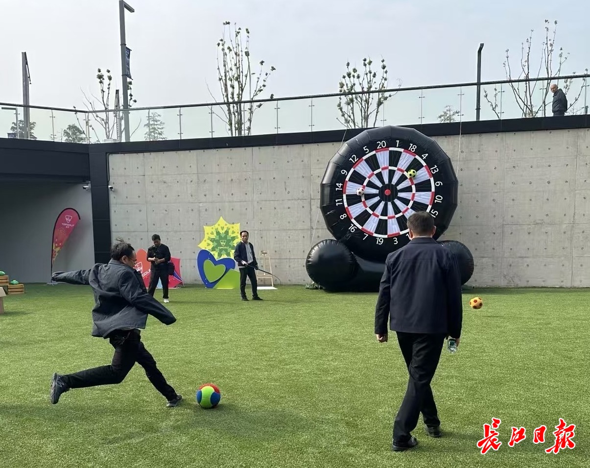 想和全球玩家一起玩体育游戏吗？来这里吧