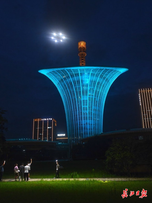 努力打造具有全国影响力的科技创新高地——习近平总书记考察湖北在武汉干部群众中引发热烈反响