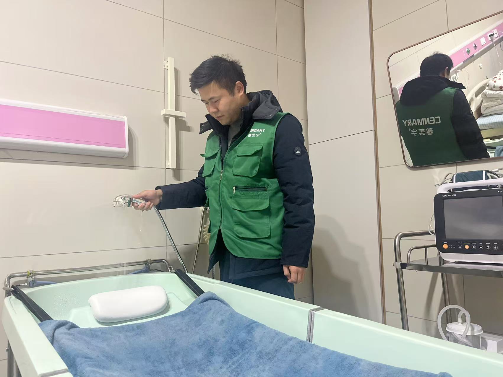 浴缸可拆卸、可升降、可移动，智慧助浴间长这样