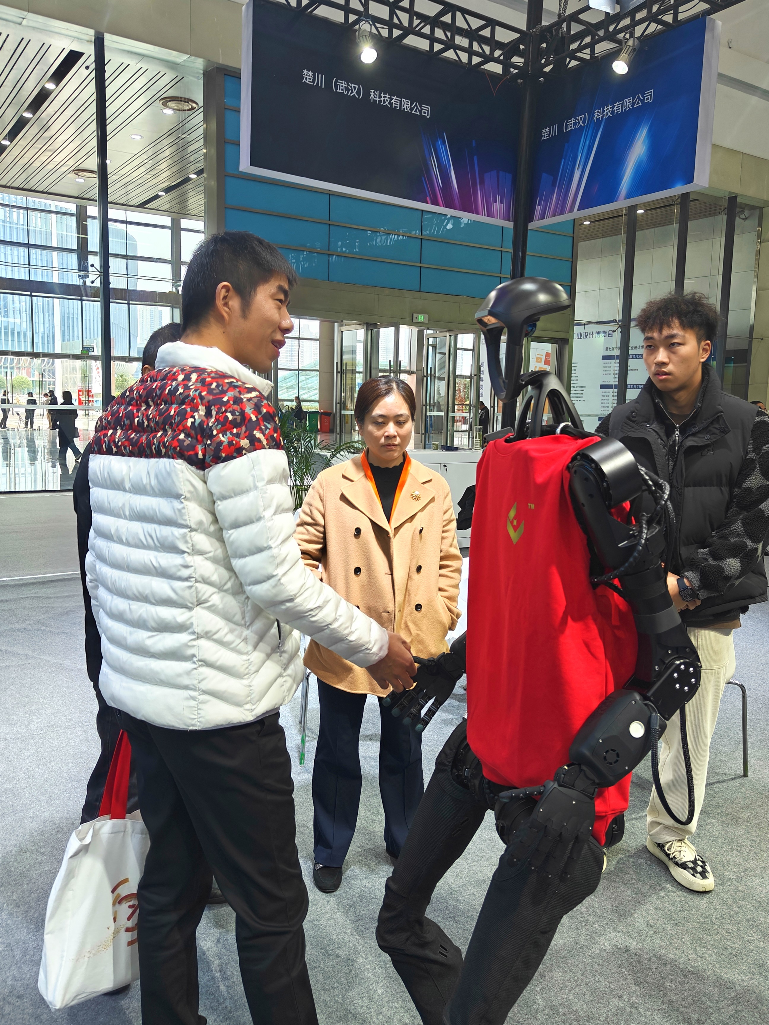 从“不敢转不会转”到“主动转必须转”，代表委员热议产业转型