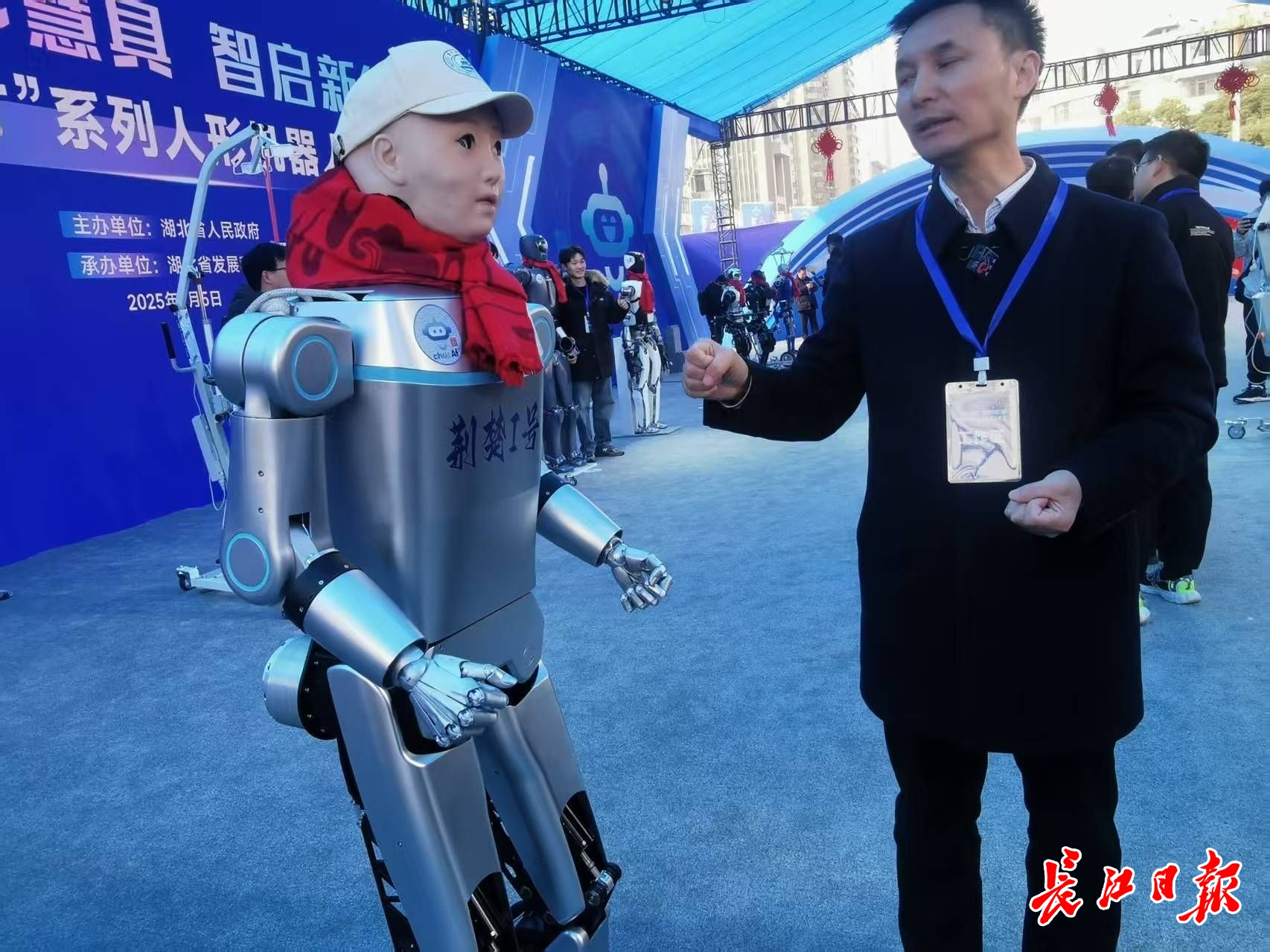 ​“汉产机器人”首次集中同台炫技，300余家人形机器人产业链企业齐聚武汉