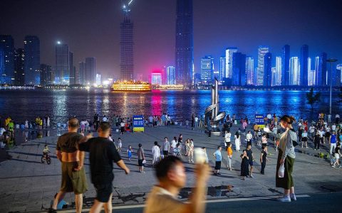 汉口江滩惬意夜间纳凉回来了