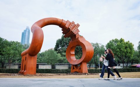 2024武汉双年展正式开展，国内外艺术作品聚焦“城市流体”