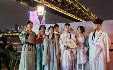 跟着“李白”游长江，与“李白”共赴千年之约